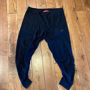 Nike mens L sweater joggers